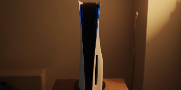 Faut-il poser la PS5 en vertical sur un meuble compact Faut-il poser la PS5 en vertical sur un meuble compact