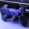 La PS2 prend-elle de la valeur et combien vaut-elle aujourd’hui ? manette Sony PS2 noire sur surface blanche